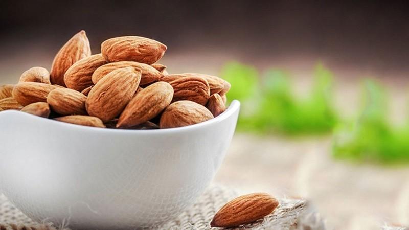 সকালে কাঠবাদাম খাওয়ার ৭ উপকারিতা