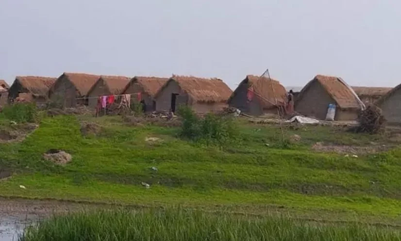 জল থৈ থৈ ছয় মাস, ছয় মাস ফসলের ঘ্রাণ