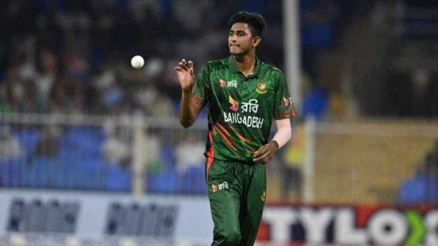 নাহিদ রানার দিকে তাকিয়ে বাংলাদেশ!