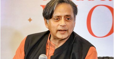 বাংলাদেশের জনগণকে অগ্রাধিকার দিতে ভারতের প্রতি শশী থারুরের আহ্বান