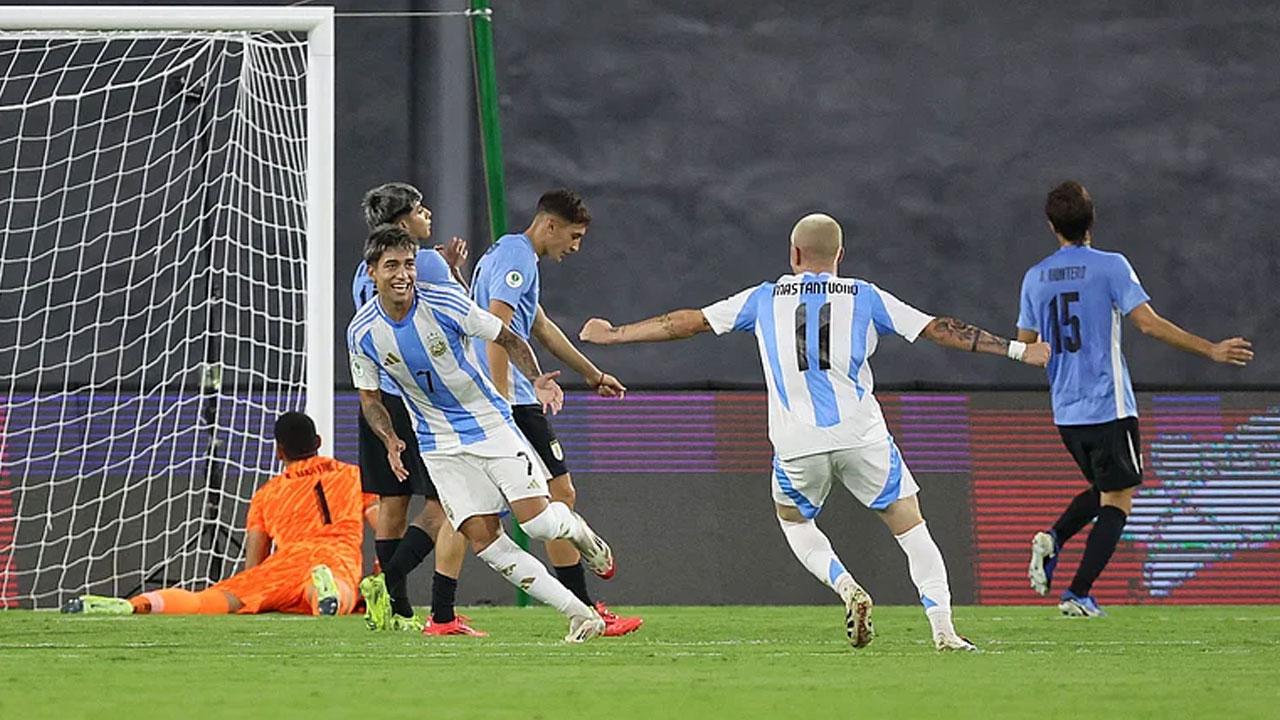 ৭ গোলের ম্যাচে আর্জেন্টিনার জয়