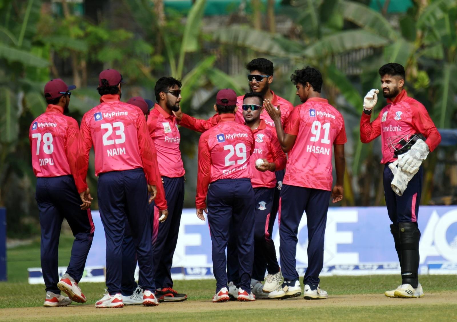 মুমিনুলের সেঞ্চুরি না পাওয়ার আক্ষেপ, আবাহনীর বড় সংগ্রহ