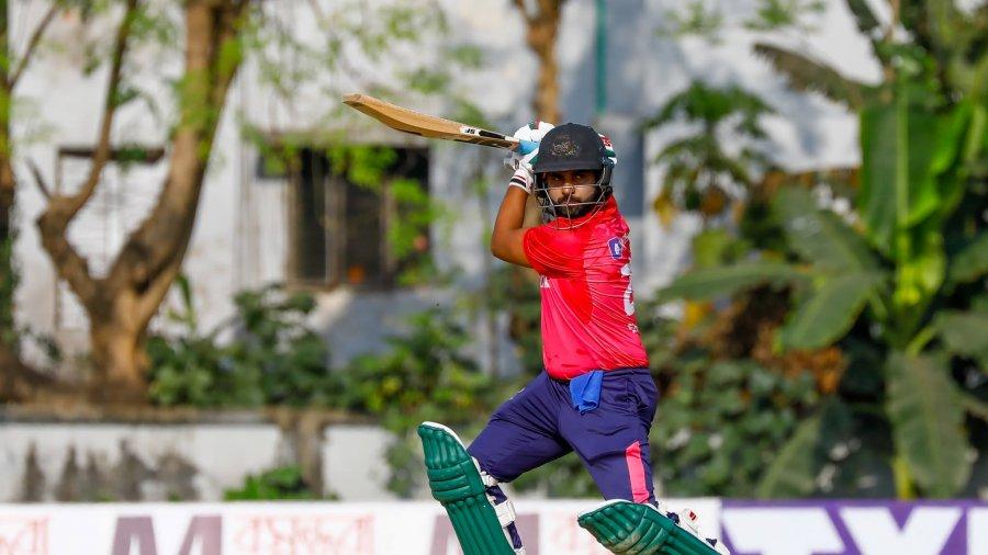 রানআউটকে কেন্দ্র করে উত্তেজনার পর শেষ হাসি প্রাইম ব্যাংকের