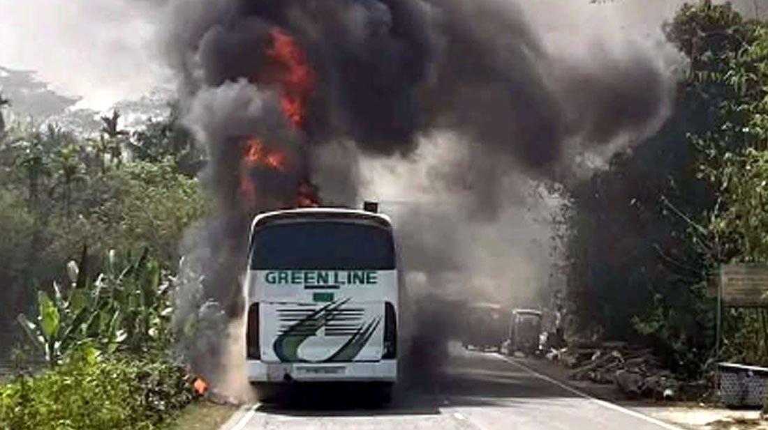 গ্রিন লাইনের এসি বাসে আগুন