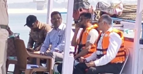 ফারাক্কা বাঁধে পানির প্রবাহ পরিদর্শনে বাংলাদেশের প্রতিনিধিরা