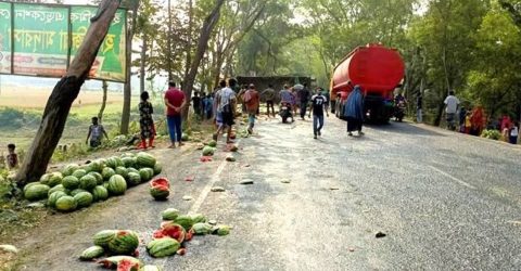 ফরিদপুরে ট্রাক-মোটরসাইকেল-রিকশার ত্রিমুখী সংঘর্ষ, নিহত ২