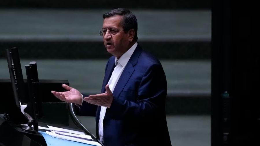 ইরানের অর্থমন্ত্রীর বিরুদ্ধে পার্লামেন্টে অনাস্থা ভোট