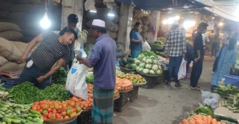 নোয়াখালীতে রোজার আগেই বেড়েছে মাছ-মাংস-সবজির দাম