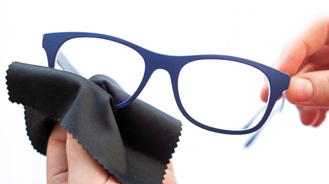 চশমা পরিষ্কারের এই টিপসগুলো জানতেন?