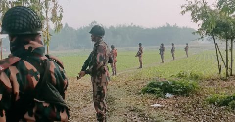 মধ্যরাতে ফের সীমান্তে কাঁটাতারের বেড়া বিএসএফের, বাধা বিজিবির