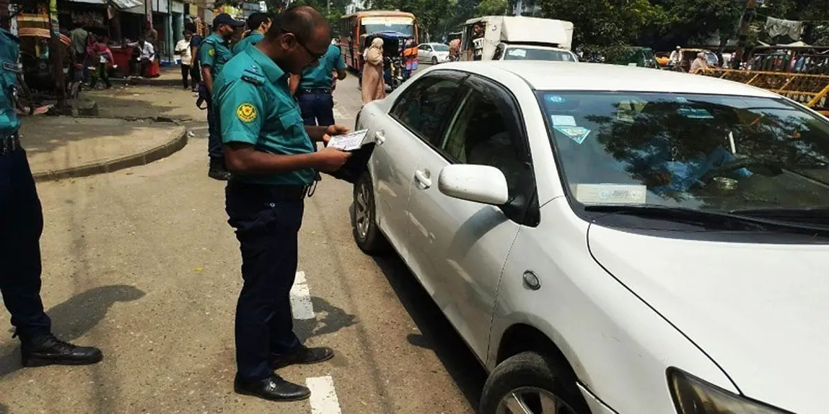 ট্রাফিক আইন লঙ্ঘনে ডিএমপির ১৩৫৫ মামলা