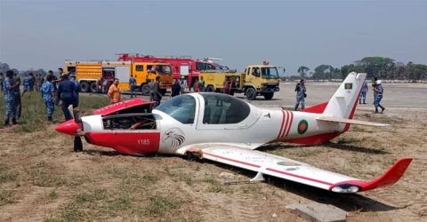 যশোরে প্রশিক্ষণ বিমানের ক্রাশ ল্যান্ডিং, অক্ষত দুই পাইলট