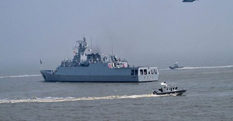 বঙ্গোপসাগরে বাংলাদেশ-ভারতীয় নৌবাহিনীর যৌথ মহড়া
