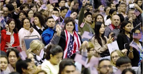 ৫ লাখের বেশি অভিবাসীর বৈধতা বাতিল করলেন ট্রাম্প