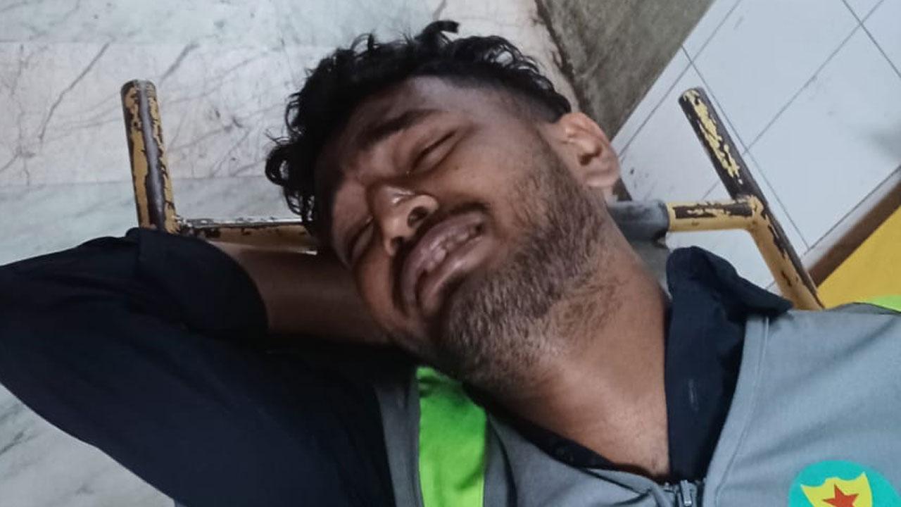 শাহবাগে বাসের ধাক্কায় ট্রাফিক সহায়ক শিক্ষার্থী আহত