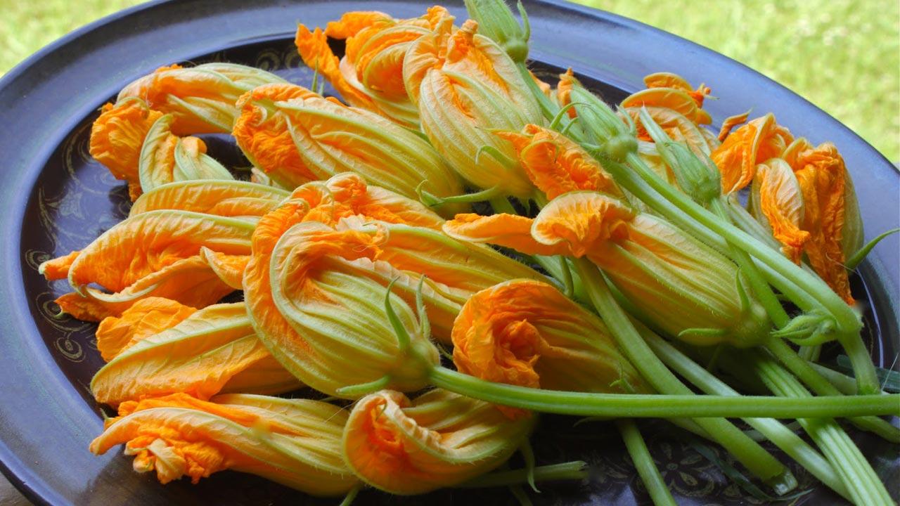 যে ৪ সুপারফুড আমরা না জেনেই ফেলে দিই