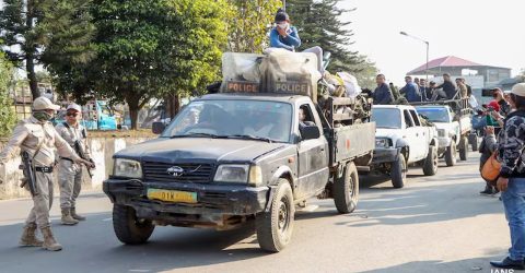 অবশেষে স্বাভাবিক জীবনযাত্রায় প্রবেশ করছে মণিপুর