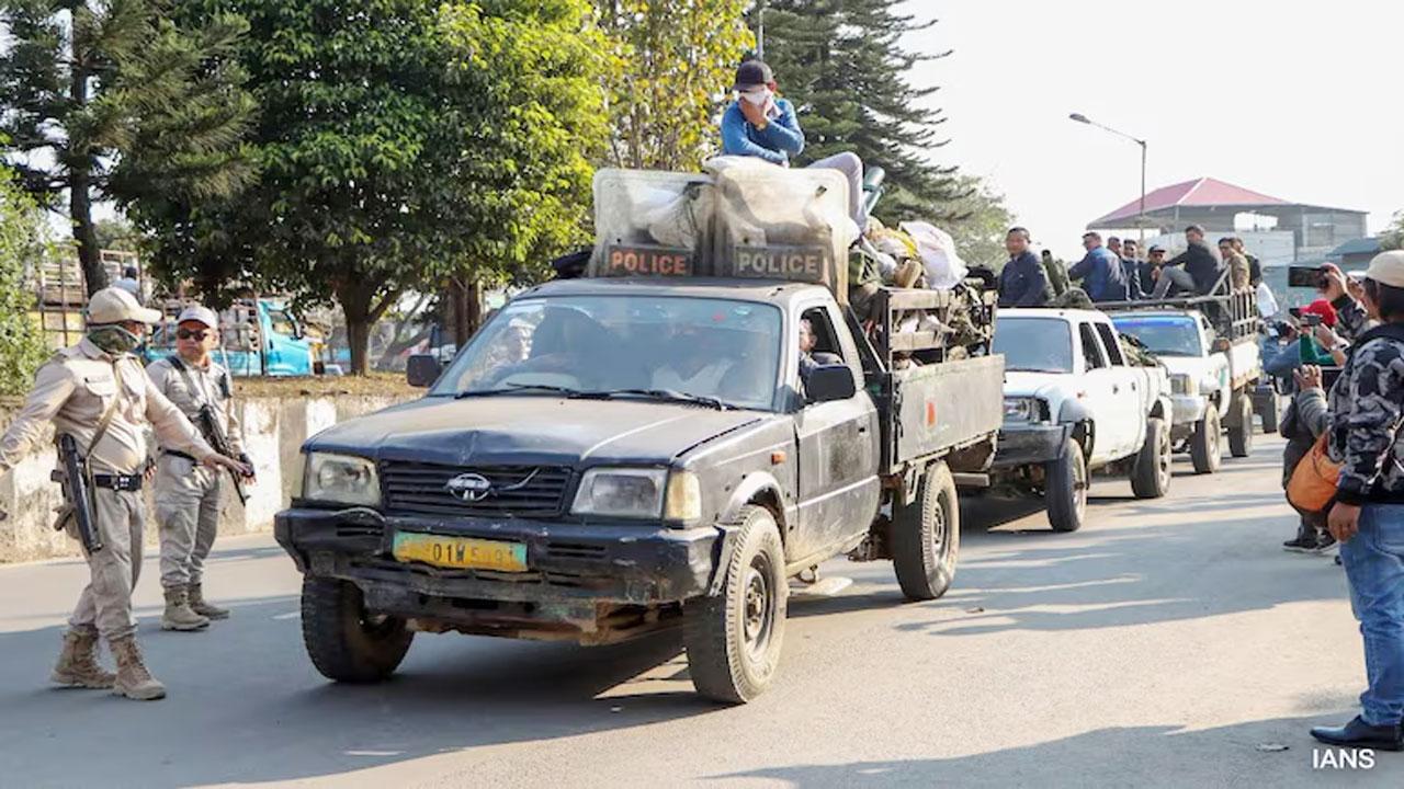অবশেষে স্বাভাবিক জীবনযাত্রায় প্রবেশ করছে মণিপুর