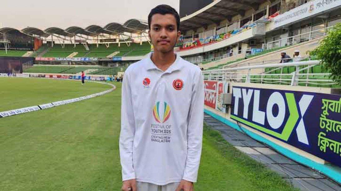 ৫০ চার, ২২ ছক্কায় একাই ৪০৪ রান করলেন মুস্তাকিম