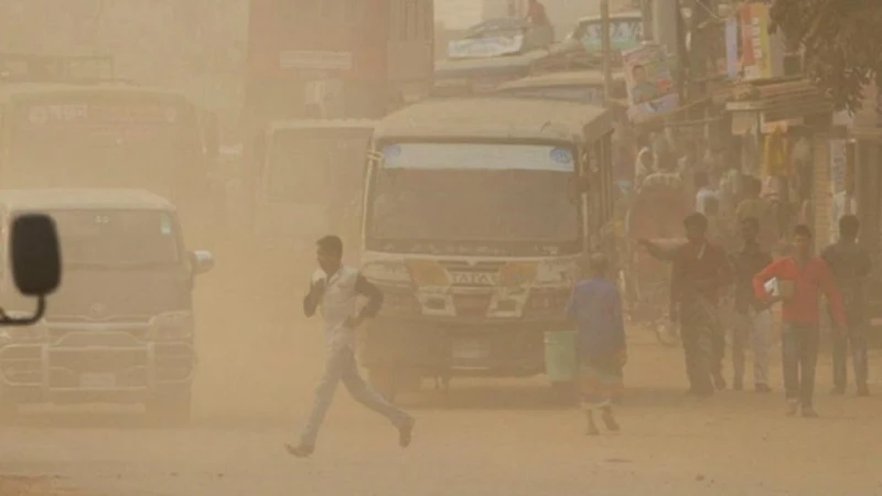 বায়ুদূষণে শীর্ষে দিল্লি, ঢাকার খবর কী?