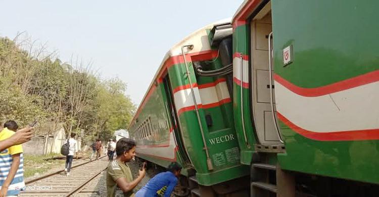 রাজশাহী স্টেশনে ধূমকেতু ও বাংলাবান্ধা এক্সপ্রেসের সংঘর্ষ