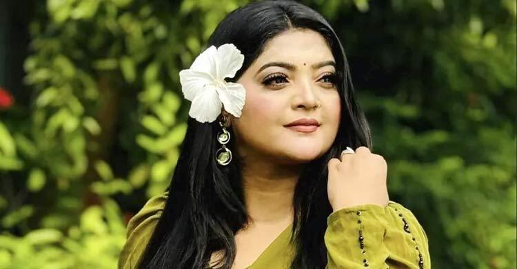 অভিমান করেই থাকতে চান সালমা