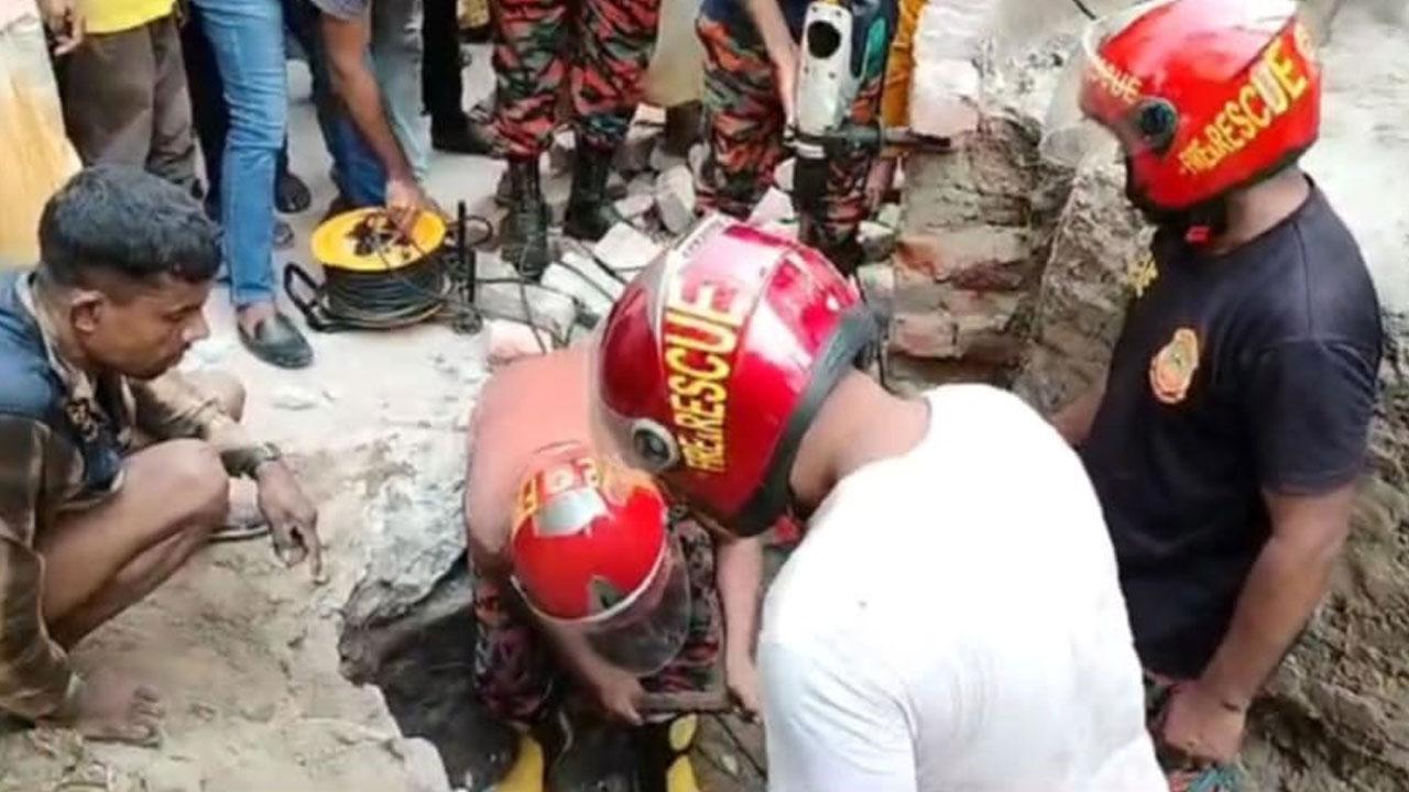 সিরাজগঞ্জে দেয়াল চাপা পড়ে দুই শ্রমিকের মৃত্যু