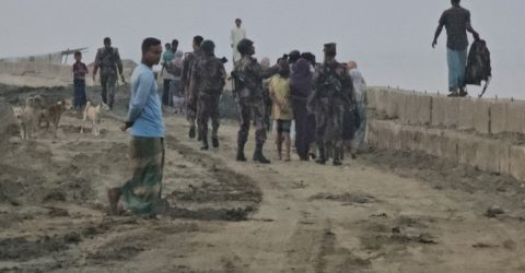 বাংলাদেশে অনুপ্রবেশের সময় রোহিঙ্গাবোঝাই নৌকাডুবি, নিখোঁজ ৪০