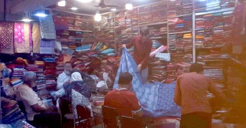 এবার ‘জাকাতের কাপড়’ বিক্রিতে ভাটা