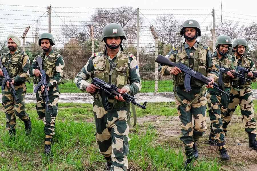 ৬০ শতাংশ সেকেলে সমরাস্ত্র নিয়ে পাকিস্তানে হামলার প্রস্তুতি নিচ্ছে ভারত: নিউইয়র্ক টাইমস