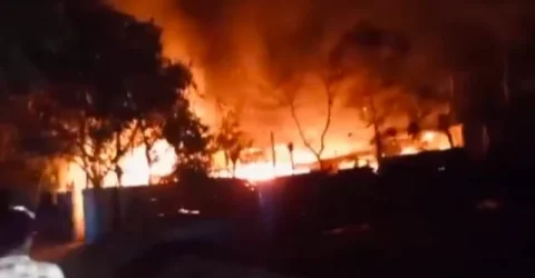 মোটরসাইকেল কিনে না দেওয়ায় খামার ও রান্নাঘরে আগুন দিলো কিশোর