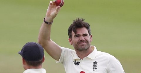 নাইটহুড পাচ্ছেন জেমস অ্যান্ডারসন