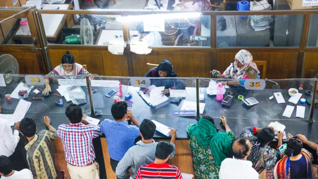 টানা ৯ দিনের ছুটি শেষে রবিবার খুলছে অফিস