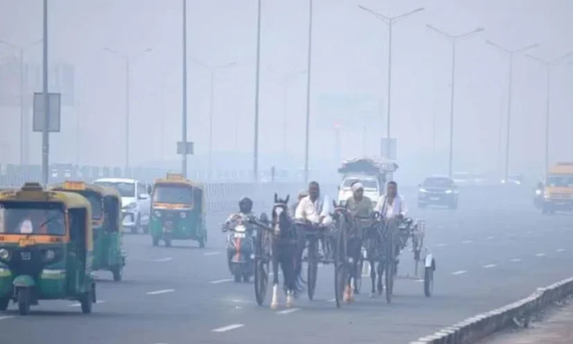 বায়ুদূষণের শীর্ষে দিল্লি, সহনীয় ঢাকার বাতাস