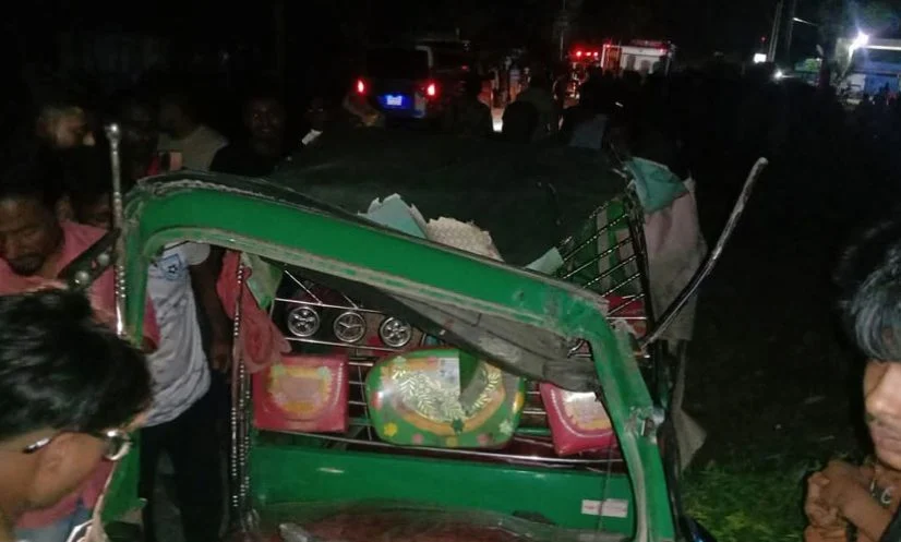 টাঙ্গাইলে ট্রাকের ধাক্কায় সিএনজির চালকসহ নিহত ২