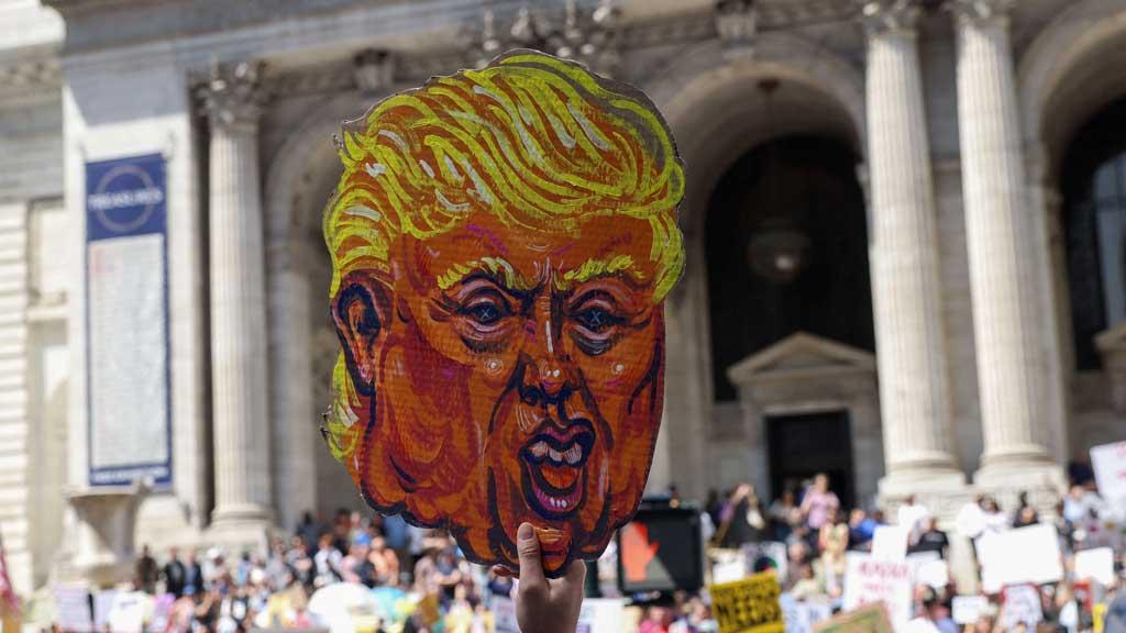 যুক্তরাষ্ট্রজুড়ে ট্রাম্পবিরোধী বিক্ষোভে হাজারো মানুষের ঢল