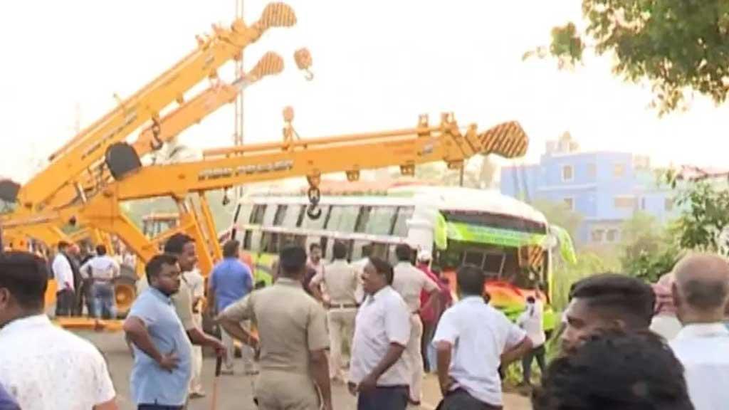 ওড়িশায় দুর্ঘটনায় ‘বাংলাদেশি তীর্থযাত্রীদের’ বাস, নিহত ১