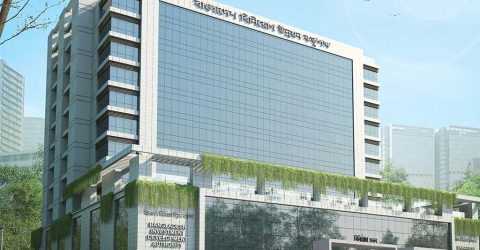 ট্রাম্পের শুল্ক কমাতে সরকারকে দ্রুত উদ্যোগী হওয়ার পরামর্শ
