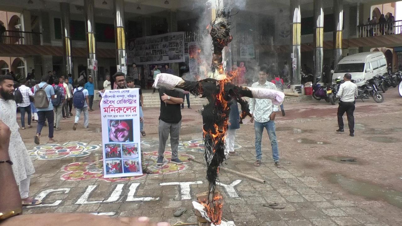 ৪ দফা দাবিতে ববিতে রেজিস্ট্রারের কার্যালয়ে তালা