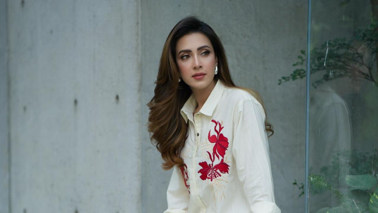 থাইল্যান্ড থেকে যে বার্তা দিলেন মিম