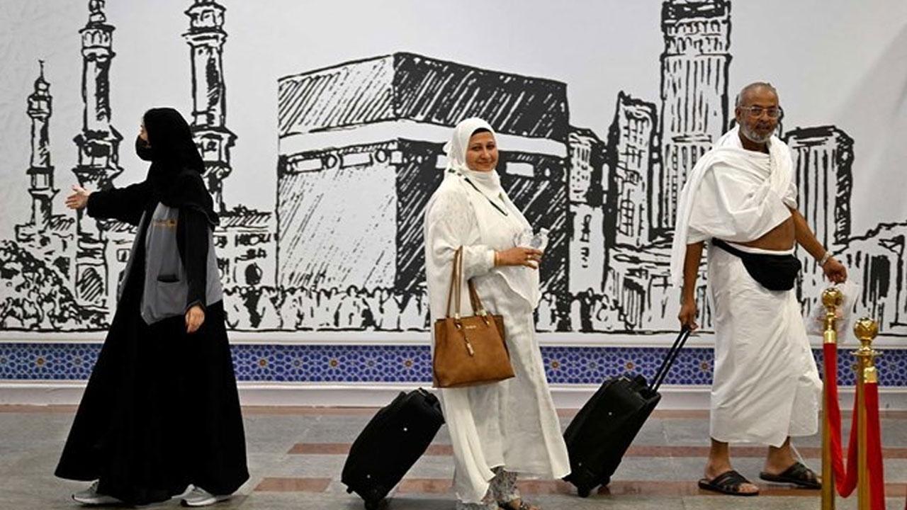 সৌদিতে হজের প্রথম ফ্লাইট যাবে কোন দেশ থেকে?