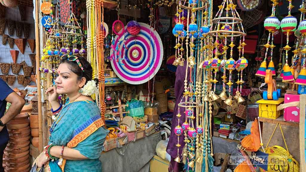 মন কাড়ছে কারুপণ্য