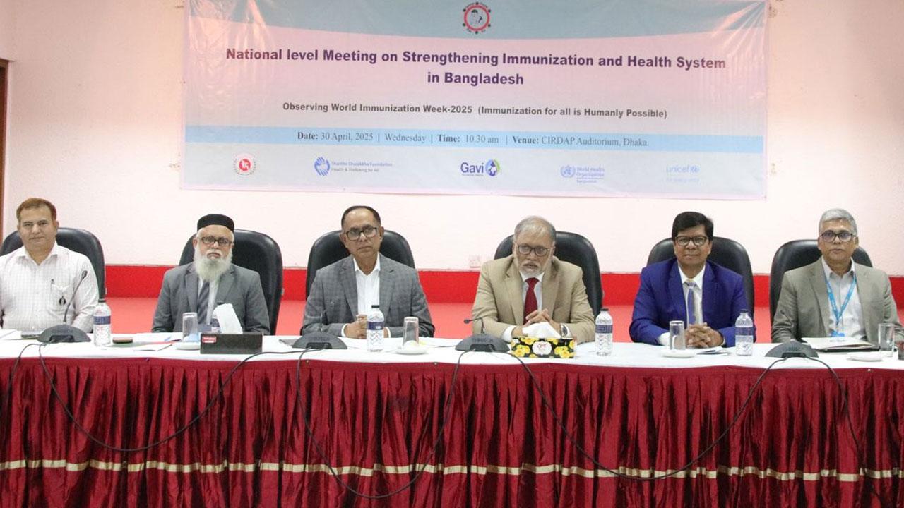 টিকাদানে বিশ্বে রোলমডেল বাংলাদেশ : এক ডলারে ফেরত আসে ২৫ ডলার