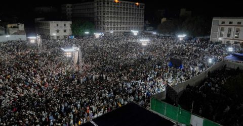 বিতর্কিত ওয়াকফ আইনের বিরুদ্ধে ভারতে মুসলিমদের ব্যাপক বিক্ষোভ