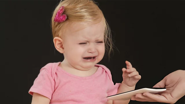 আপনার সন্তান কেন স্মার্টফোনে আসক্ত?