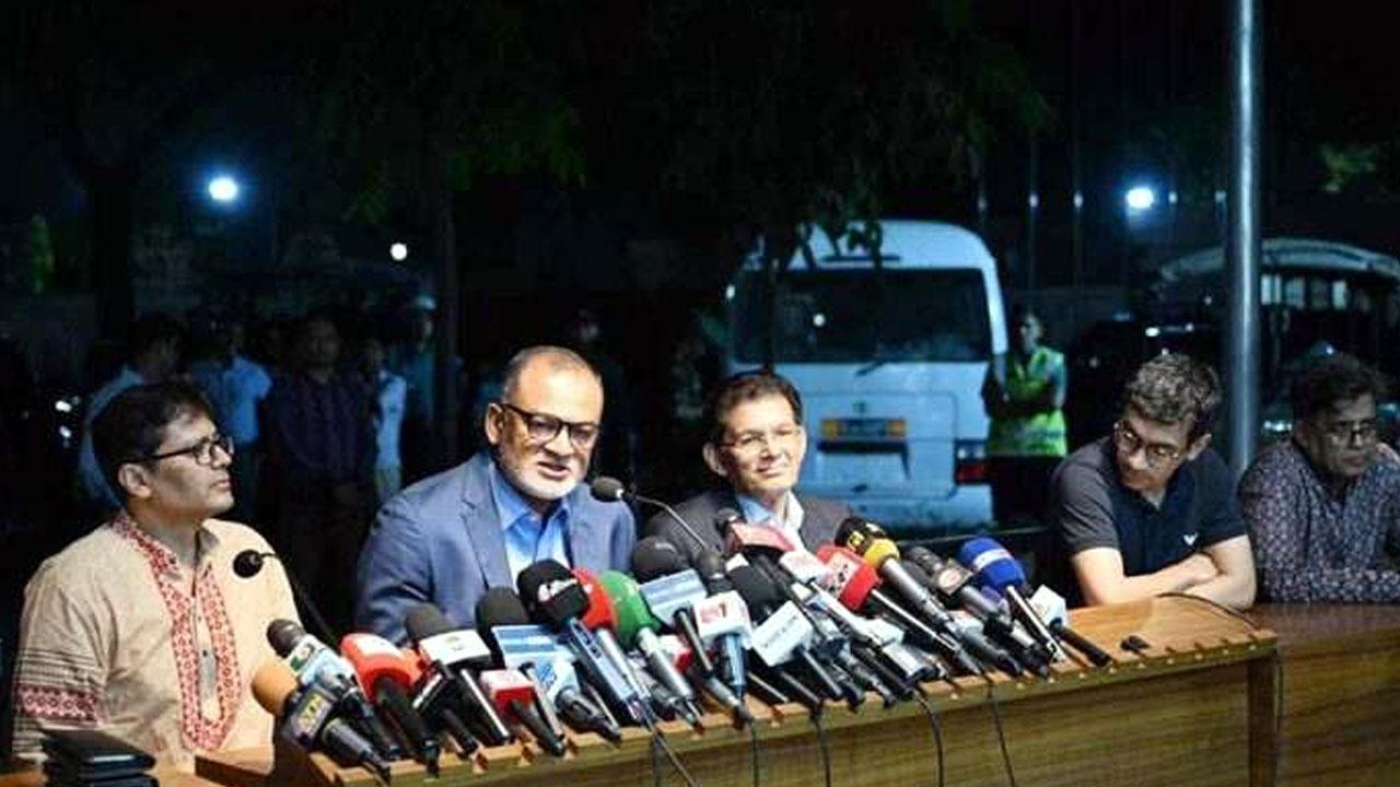 শুল্ক নিয়ে মার্কিন প্রশাসনের সঙ্গে আলোচনা করবেন প্রধান উপদেষ্টা