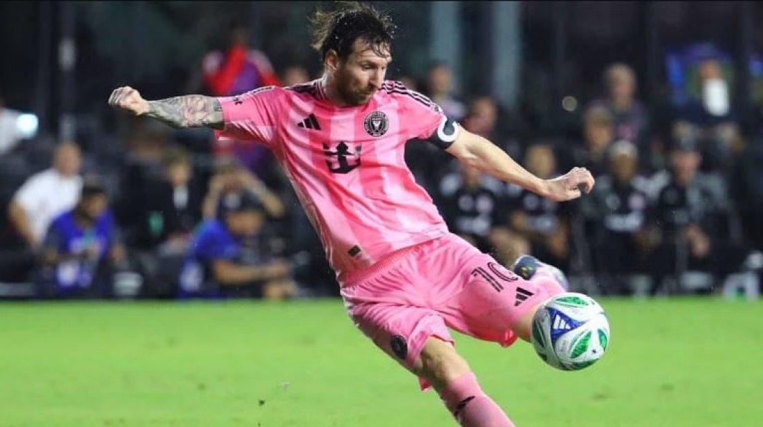 গোল করে মায়ামিকে পয়েন্ট এনে দিয়েছেন মেসি