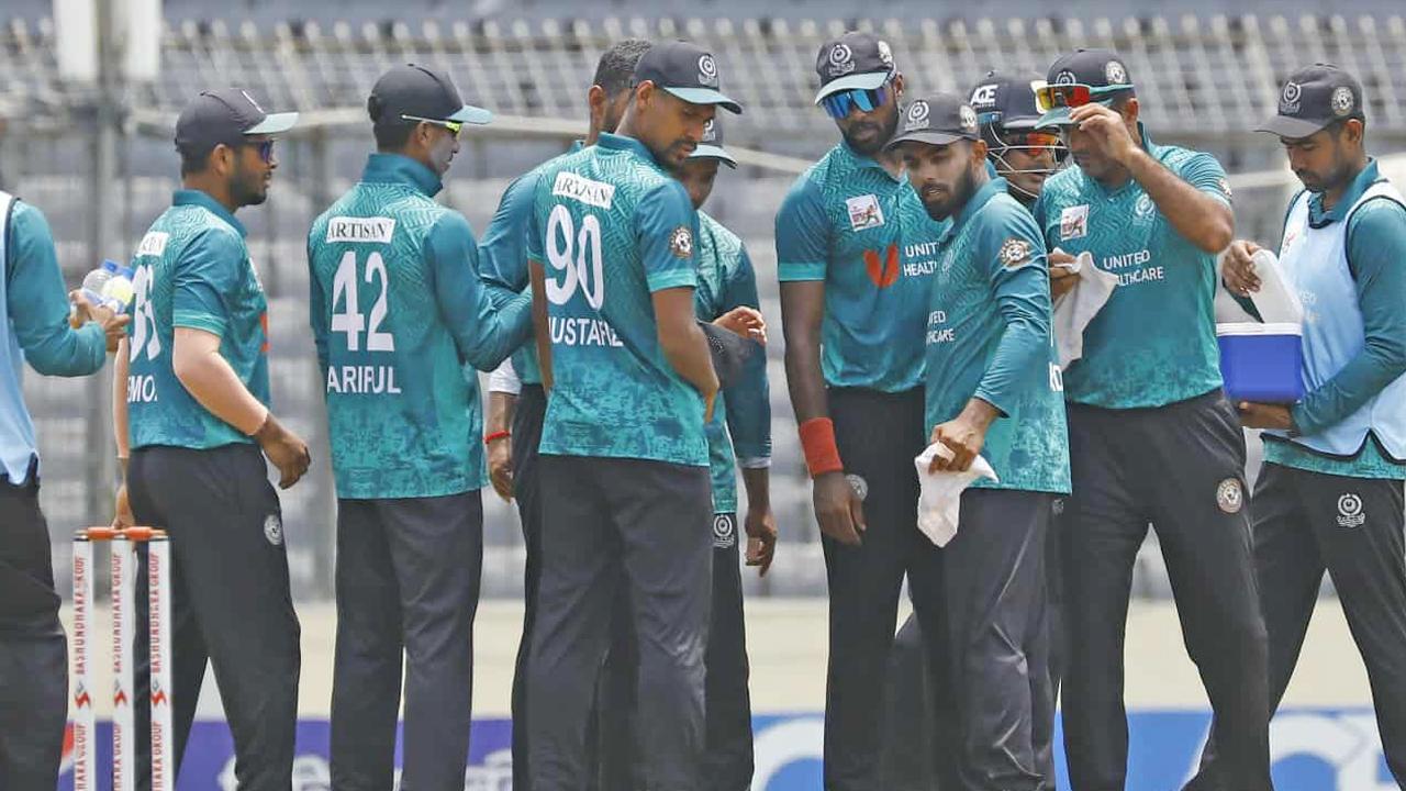 নাটকীয় জয়ে ‘ফাইনালে’ মোহামেডান, অপেক্ষায় আবাহনী