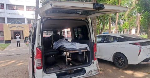 ছুরিকাঘাত থেকে বাঁচতে নদীতে ঝাঁপ প্রবাসীর, পরদিন মিললো মরদেহ