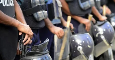 চুরির ঘটনায় ৯৯৯-এ কল, পৌঁছাতে দেরি হওয়ায় পুলিশের মাথা ফাটালেন দোকানী